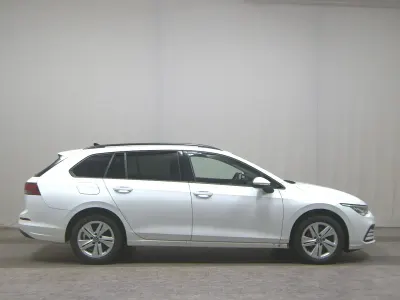 Gebraucht VW Golf VIII Life 150 PS (110 kW) 2023 Weiss Kombi