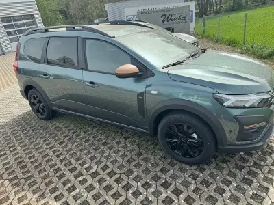 Gebraucht Dacia Jogger Extreme 141 PS (103 kW) 2024 Grün Van / Kleinbus