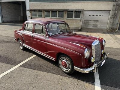 Gebraucht Mercedes 220 106 PS (77 kW) 1957 Rot Limousine
