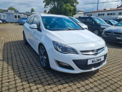 Gebraucht Opel Astra Sport 179 PS (131 kW) 2012 Weiß Kombi
