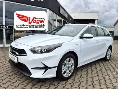 Neu Kia Ceed Sportswagon Vision 140 PS (102 kW) 2025 (wd) cararraweiss Kombi
