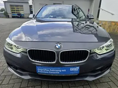 Gebraucht BMW 318 Advantage 150 PS (110 kW) 2018 Grau (mineralgrau) Kombi