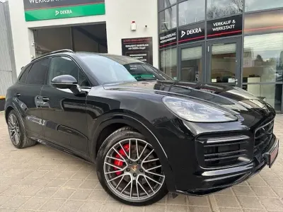 Second-hand Porsche Cayenne Turbo 460 CP (338 kW) 2021 Negru SUV