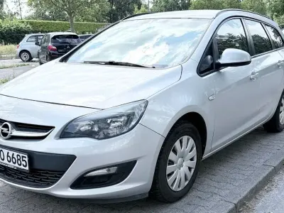 Gebraucht Opel Astra Edition 110 PS (80 kW) 2014 Silber Kombi