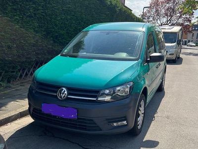 Second-hand VW Caddy 102 CP (75 kW) 2018 Verde Monovolum