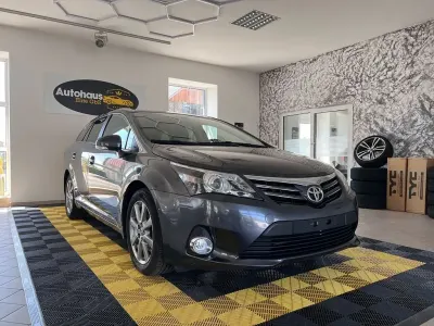 Gebraucht Toyota Avensis Life 150 PS (110 kW) 2013 Grau Kombi