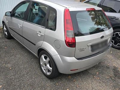 Gebraucht Ford Fiesta 69 PS (50 kW) 2005 Silber Kleinwagen