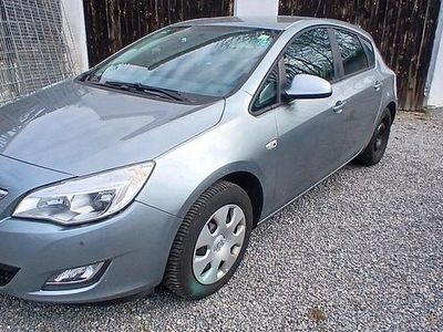 Silber Gebraucht 2010 Opel Astra Limousine | 2.450 €