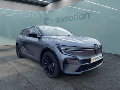 Grau Gebraucht 2022 Renault Mégane Techno Limousine | 29.904 € (Teuer)