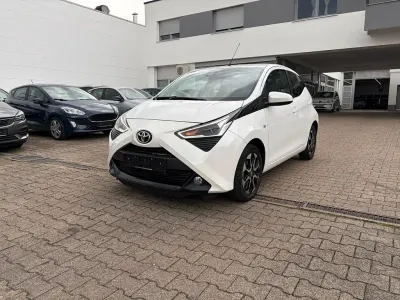 Gebraucht Toyota Aygo X-play 72 PS (52 kW) 2021 Weiß Kleinwagen