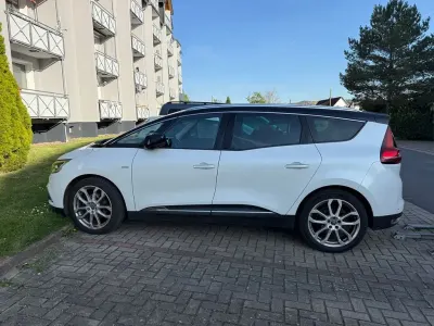 Gebraucht Renault Scénic Bose Edition 131 PS (96 kW) 2017 Weiß Van / Kleinbus