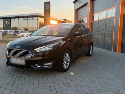 Gebraucht Ford Focus Titanium 120 PS (88 kW) 2016 Schwarz Kombi