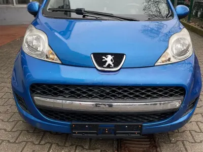 Gebraucht Peugeot 107 67 PS (49 kW) 2009 Blau Kleinwagen