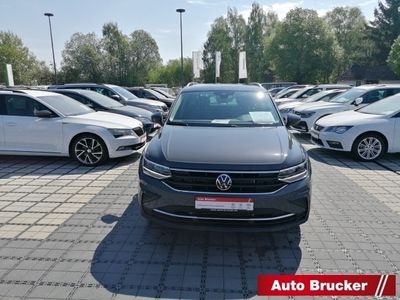 gebraucht VW Tiguan Life 1.5 TSI AHK Navi LED Klimaautomatik