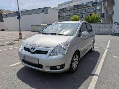 Gebraucht Toyota Corolla Verso Team 129 PS (94 kW) 2009 Silber Van / Kleinbus