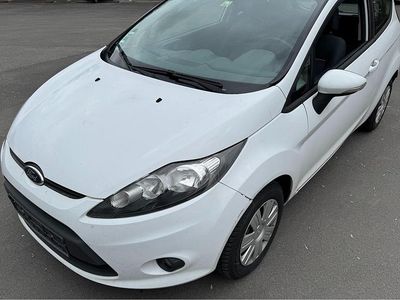 Gebraucht Ford Fiesta 60 PS (44 kW) 2011 Weiß Kleinwagen