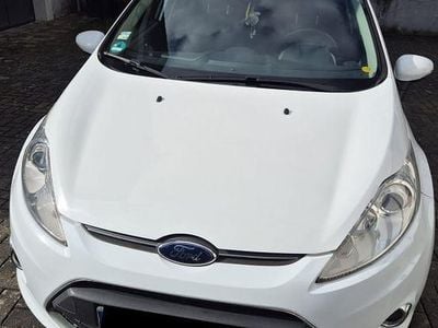 Gebraucht Ford Fiesta Trend 82 PS (60 kW) 2012 Weiß Kleinwagen