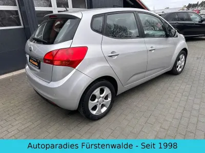 Gebraucht Kia Venga Spirit 125 PS (91 kW) 2013 Silber Kleinwagen