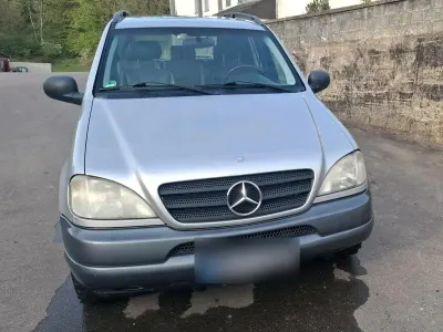 Gebraucht Mercedes ML320 218 PS (160 kW) 1999 Silber SUV