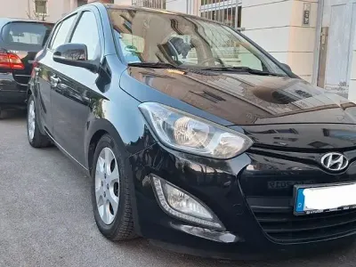 Gebraucht Hyundai i20 75 PS (55 kW) 2013 Schwarz Kleinwagen