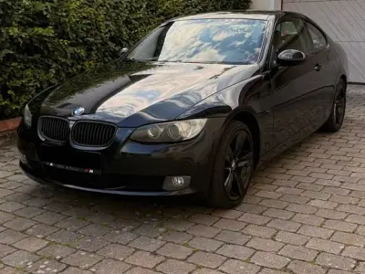 Gebraucht BMW 325 197 PS (144 kW) 2008 Schwarz Coupé