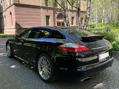 Second-hand Porsche Panamera 4 300 CP (220 kW) 2011 Negru Berlinǎ