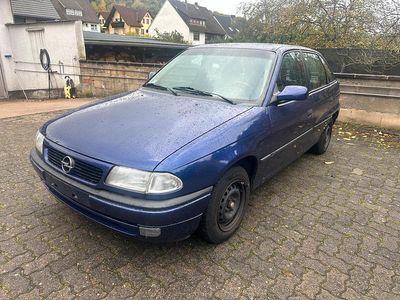 Gebraucht Opel Astra 75 PS (55 kW) 1997 Blau Limousine