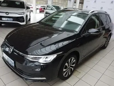 Second-hand VW Golf VIII Active 110 CP (80 kW) 2023 Negru Break