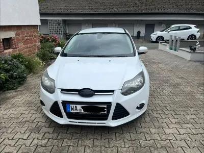 Gebraucht Ford Focus Titanium 116 PS (85 kW) 2014 Weiß Limousine
