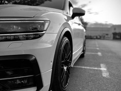 Weiß Gebraucht 2017 VW Tiguan R-line SUV | 22.150 € (Etwas zu teuer)