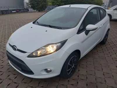 Gebraucht Ford Fiesta Trend 60 PS (44 kW) 2011 Weiß Limousine
