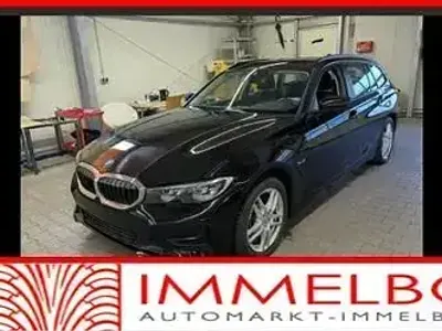 Używany BMW 330e Advantage 252 KM (185 kW) 2022 Czarny Sedan/Limuzyna