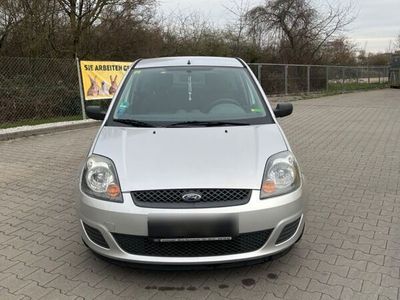 gebraucht Ford Fiesta 1,3 44 kW Ambiente Ambiente