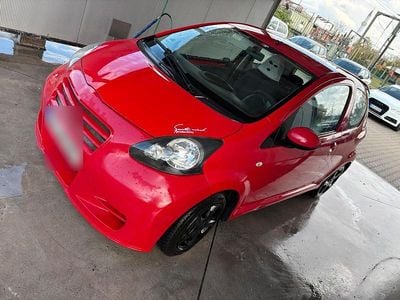 Second-hand Toyota Aygo 69 CP (50 kW) 2006 Roșu Hatchback