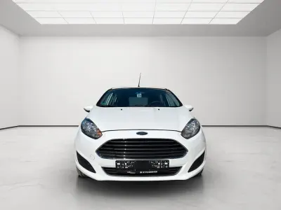 Gebraucht Ford Fiesta Trend 80 PS (58 kW) 2014 Weiß Kleinwagen