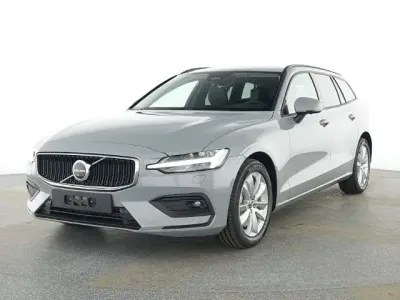 Gebraucht Volvo V60 197 PS (144 kW) 2026 Vapour grey / metallic Kombi