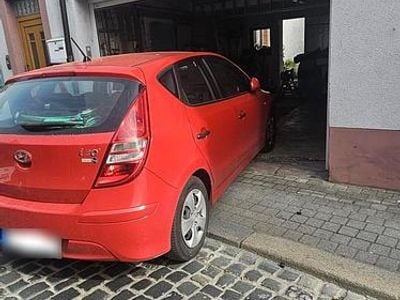 Gebraucht Hyundai i30 88 PS (64 kW) 2011 Rot Kleinwagen