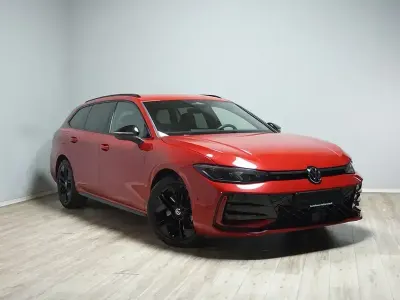 Begagnad VW Passat R-line 193 HK (141 kW) 2024 Röd Kombi