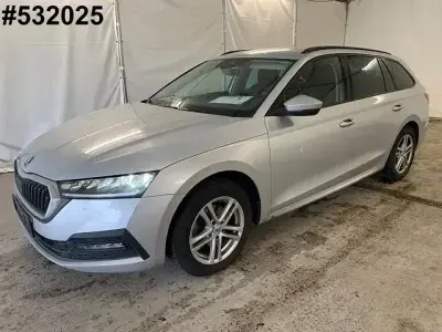 Gebraucht Skoda Octavia Ambition 116 PS (85 kW) 2023 Brilliantsilber metallic Kombi