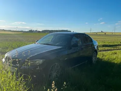 Gebraucht BMW 318 145 PS (106 kW) 2011 Schwarz Limousine