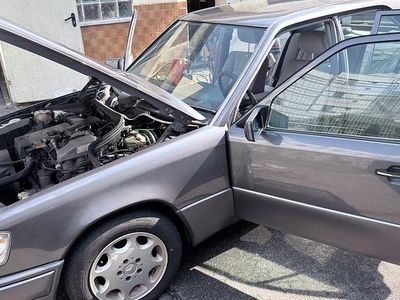 Second-hand Mercedes 220 75 CP (55 kW) 1995 Gri Berlinǎ