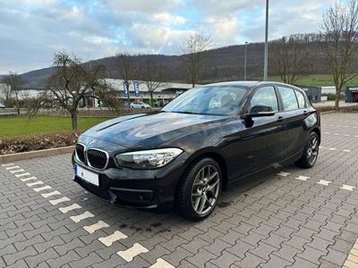 gebraucht BMW 118 1er EZ 8/2018 77.000 km schwarz 5 Türen Schaltwagen