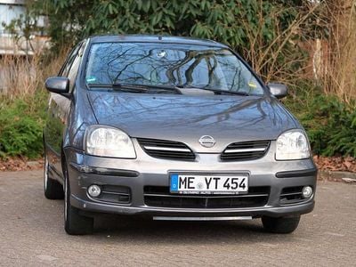 Nissan Almera Tino