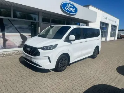 Gebraucht Ford Tourneo Titanium 170 PS (125 kW) 2024 Frostweiß Van / Kleinbus