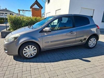 Second-hand Renault Clio II 75 CP (55 kW) 2010 Gri Berlinǎ