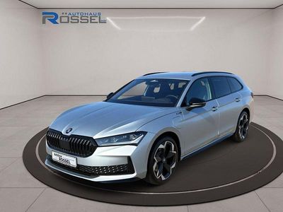 Neu Skoda Superb SportLine 204 PS (150 kW) 2026 Oyster silber Kombi