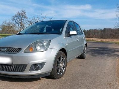 Gebraucht Ford Fiesta 70 PS (51 kW) 2007 Silber Kleinwagen