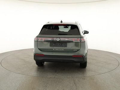 Neu VW Tiguan Life 2026 Cipressino grün metallic SUV