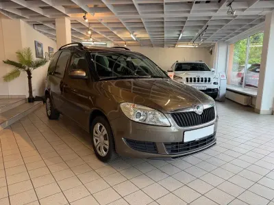 Gebraucht Skoda Roomster Plus Edition 75 PS (55 kW) 2012 Braun Van / Kleinbus
