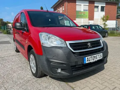 Gebraucht Peugeot Partner Premium 99 PS (72 kW) 2017 Farbe rot ardent/deckende lack Van / Kleinbus